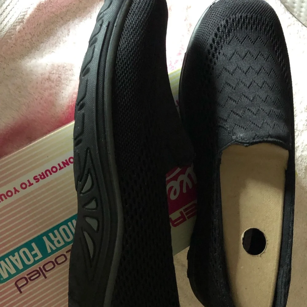 Women’s Relaxed Fit Skechers - Picture 6 of 7